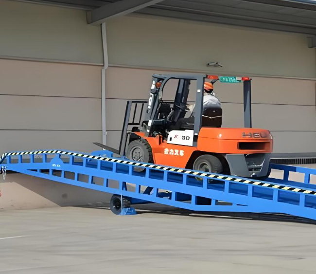 来凤移动式卸货平台（叉车用）